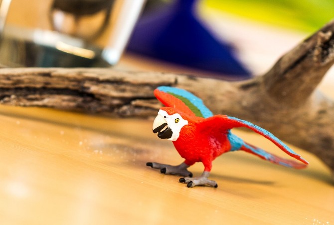 Papużka figurka dla dzieci Safari Ltd ręcznie malowana